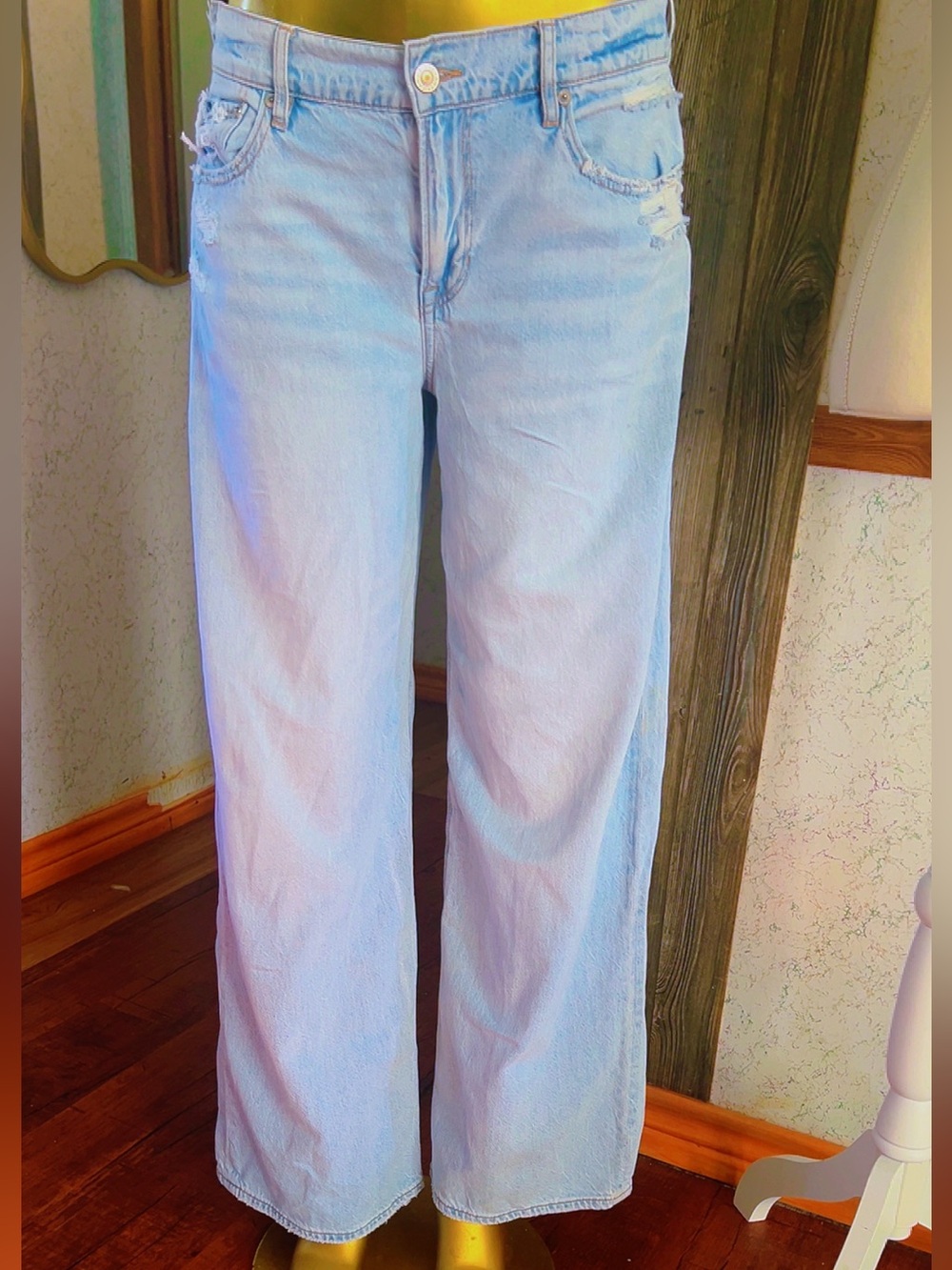 American Eagle Light Wash Wide Leg Jeans | Size 8